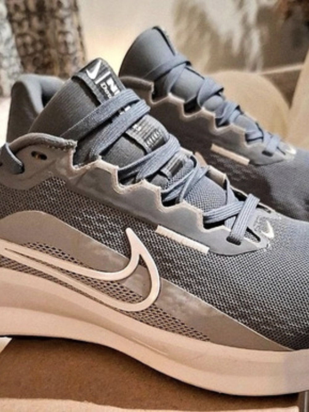 Mens Nike Downshifter Athletic Shoes Gray & White US 7.5 Like New.